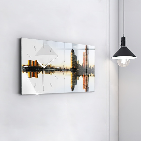 Horloge murale horizontale Une ville sur la rivière