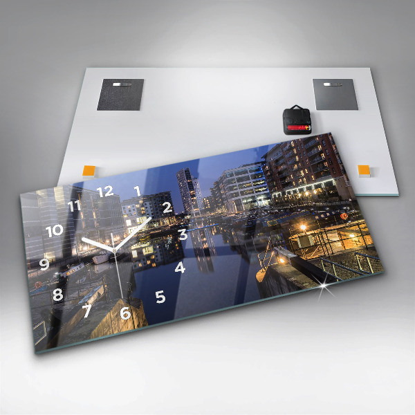 Horloge rectangulaire horizontale La ville illuminée la nuit