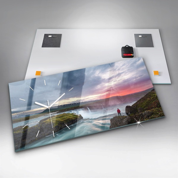 Horloge rectangulaire horizontale Paysage avec une cascade