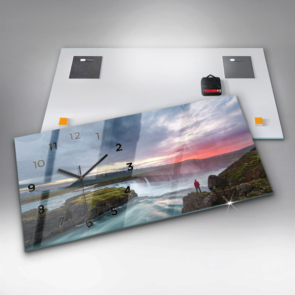 Horloge rectangulaire horizontale Paysage avec une cascade