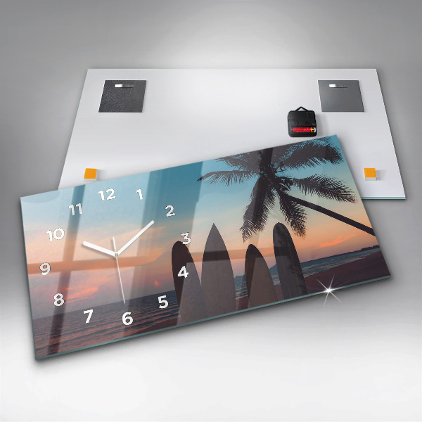 Horloge rectangulaire horizontale Surfer sur la plage