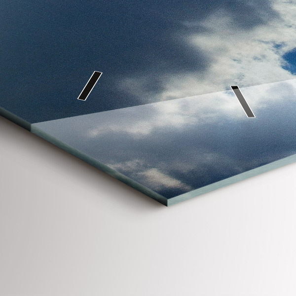 Horloge murale horizontale Le drapeau polonais contre le ciel