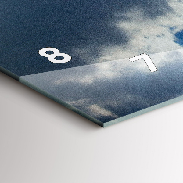 Horloge murale horizontale Le drapeau polonais contre le ciel