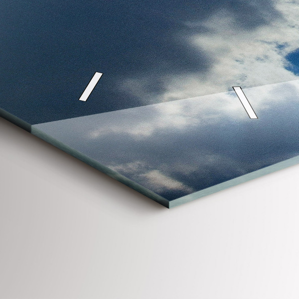 Horloge murale horizontale Le drapeau polonais contre le ciel