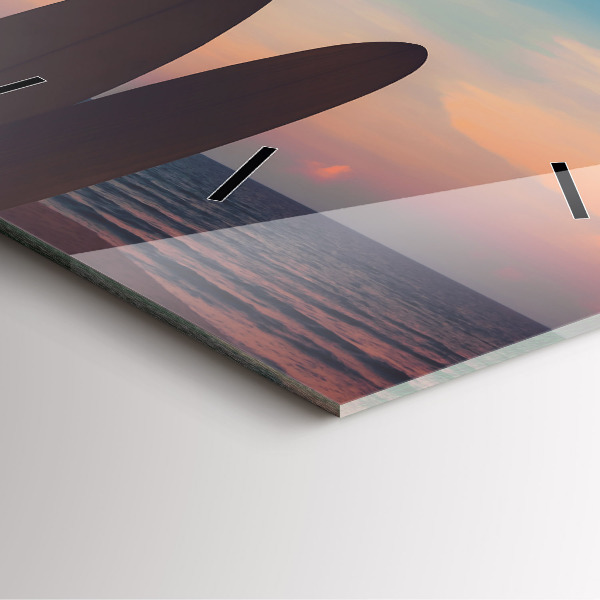 Pendule carrée en verre Surfer sur la plage