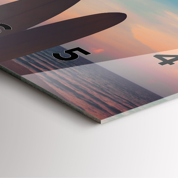 Pendule carrée en verre Surfer sur la plage