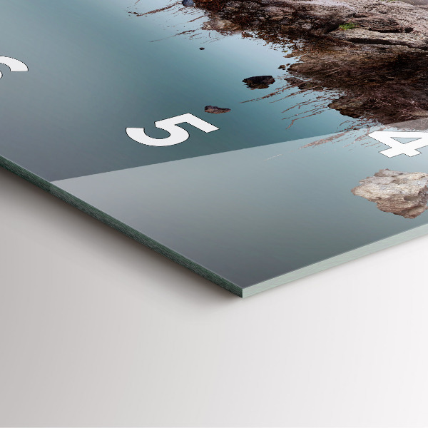 Horloge murale carrée 'L''île volante et la cascade'