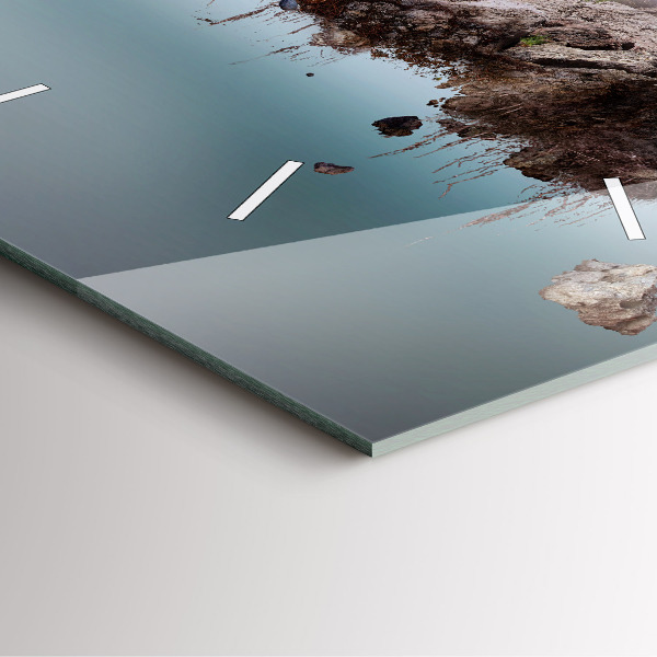 Horloge murale carrée 'L''île volante et la cascade'