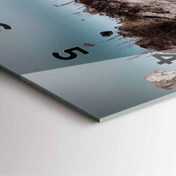 Horloge murale carrée 'L''île volante et la cascade'