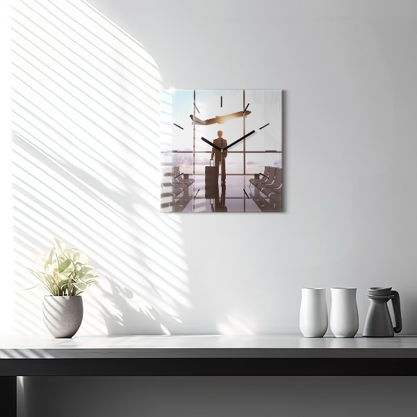 Horloge carrée en verre 'Homme à l''aéroport'