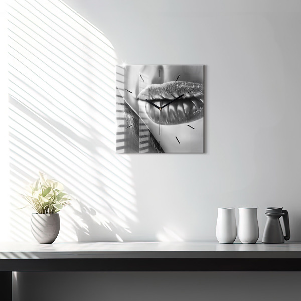 Horloge murale carrée Les lèvres de la femme