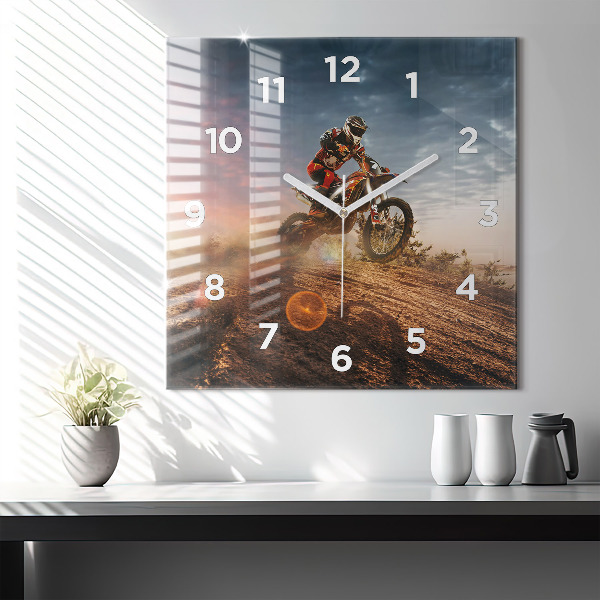 Horloge murale carrée Homme sur une moto