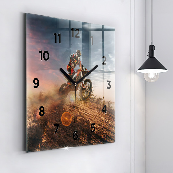 Horloge murale carrée Homme sur une moto