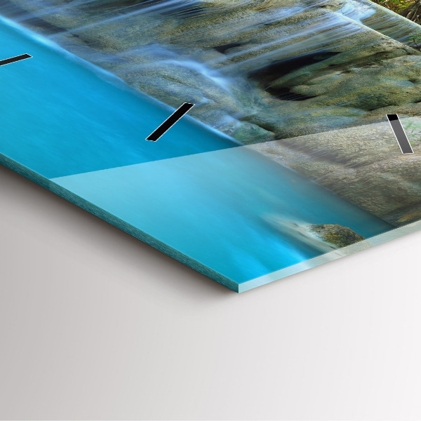 Horloge murale carrée Cascade dans la forêt