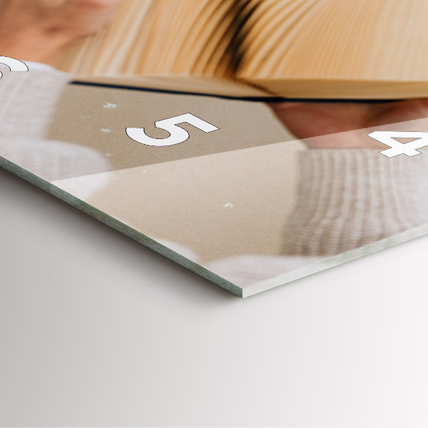 Horloge murale carrée Un moment avec un livre