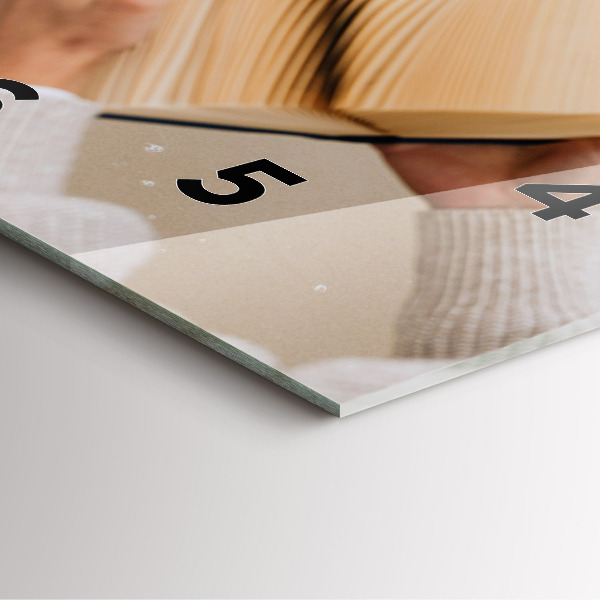 Horloge murale carrée Un moment avec un livre