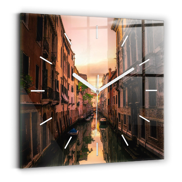Horloge murale carrée Vue du canal dans la ville