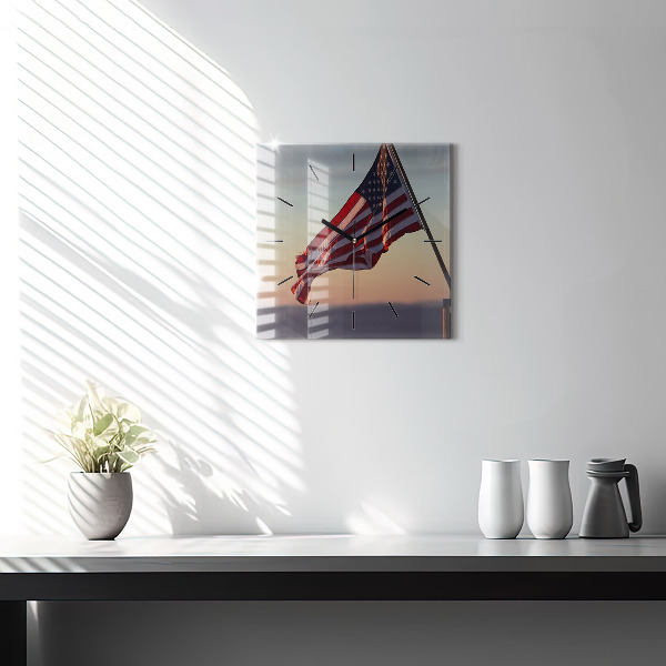 Horloge murale carrée Drapeau des États-Unis flottant