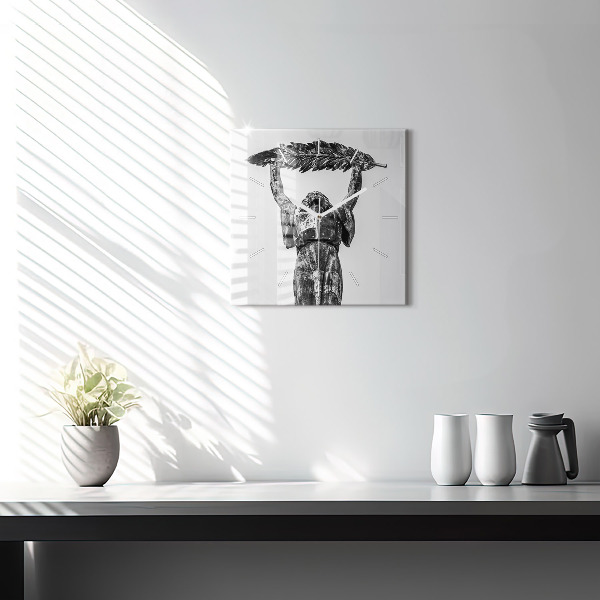 Horloge murale carrée Statue de la Liberté à Budapest