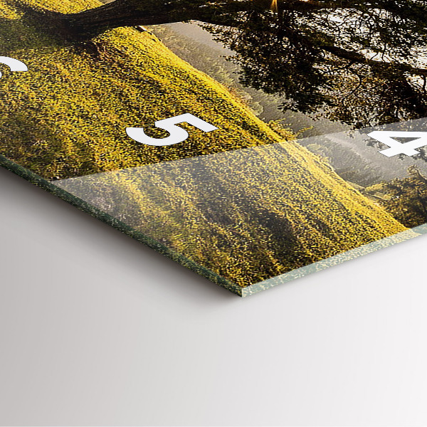 Horloge murale carrée Un arbre sur une colline