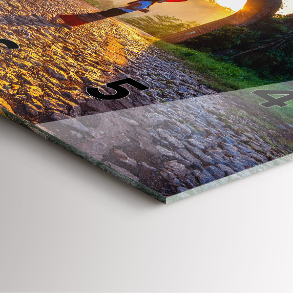 Horloge murale carrée Parc de Surat Thani en Thaïlande