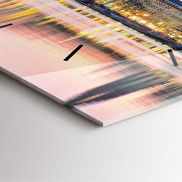 Horloge murale carrée Alster à Hambourg