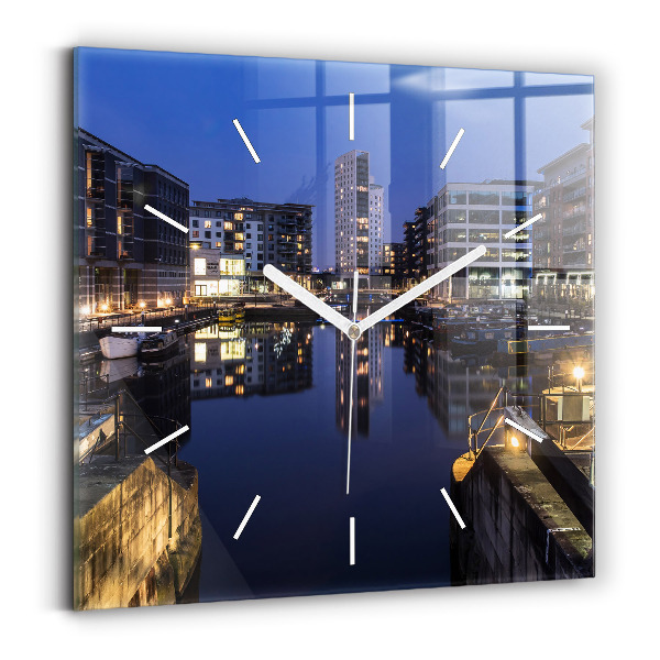 Horloge murale carrée La ville illuminée la nuit