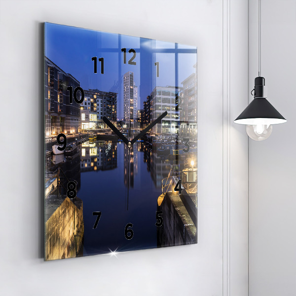 Horloge murale carrée La ville illuminée la nuit