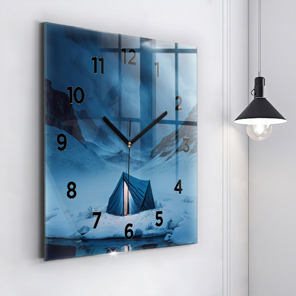 Horloge murale carrée 'Tente dans les montagnes d''Islande'