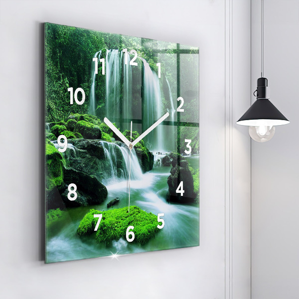 Horloge murale carrée Cascade parmi la mousse