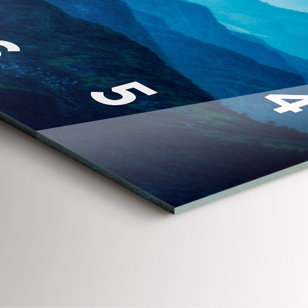 Horloge murale carrée 'Montagnes à l''aquarelle'