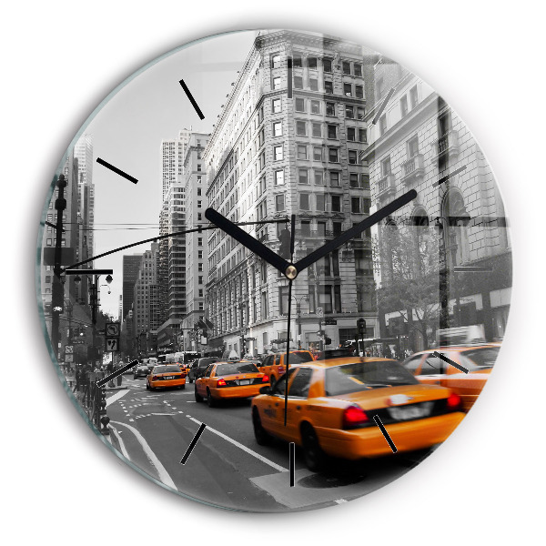 Horloge ronde Manhattan et les taxis