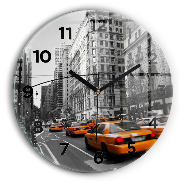 Horloge ronde Manhattan et les taxis