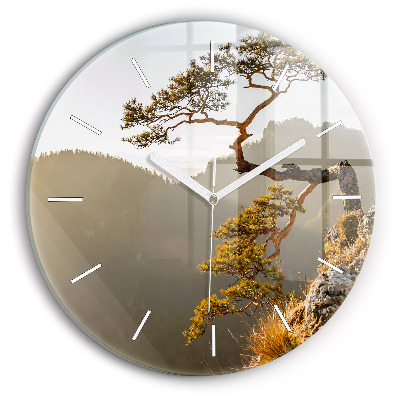 Horloge ronde Un arbre dans les montagnes