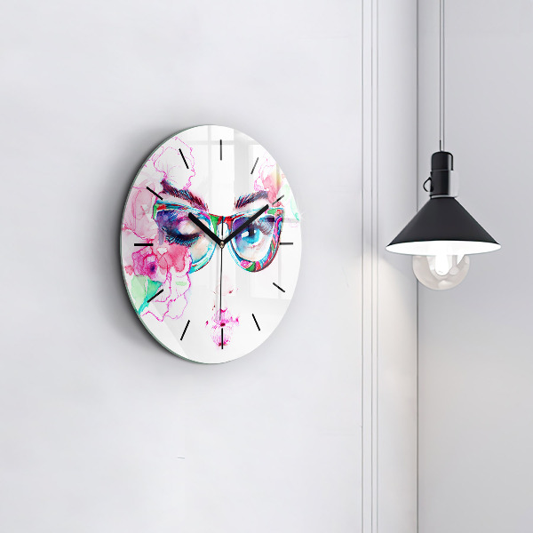 Horloge ronde Femme avec des lunettes