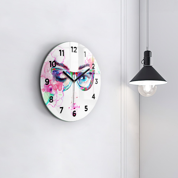 Horloge ronde Femme avec des lunettes
