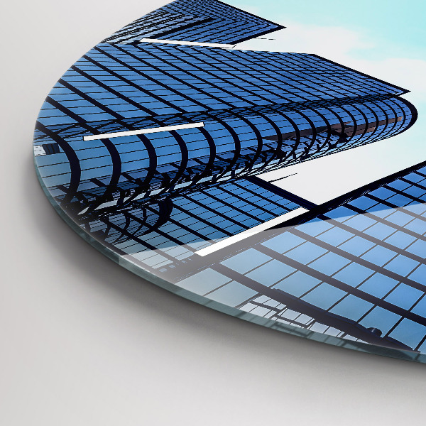 Horloge ronde Avion au-dessus des bâtiments