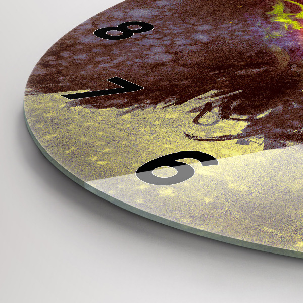 Horloge ronde Femme dans la forêt