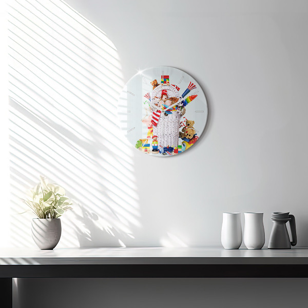Horloge ronde Panier en osier avec jouets