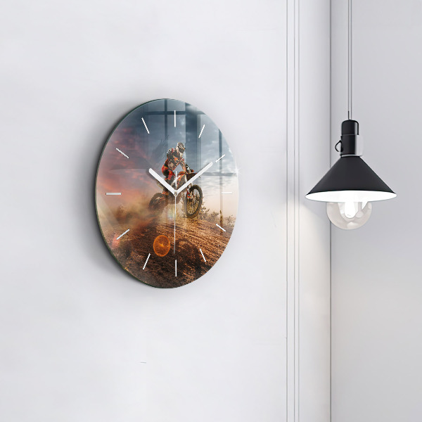 Horloge ronde Homme sur une moto