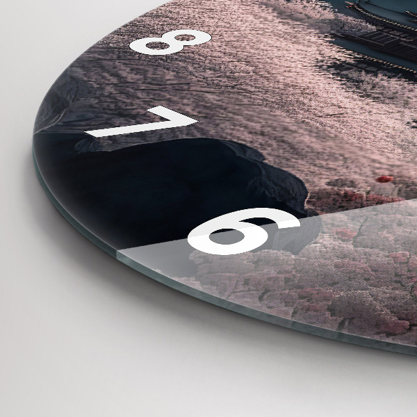 Horloge ronde Tour et fleurs en Asie