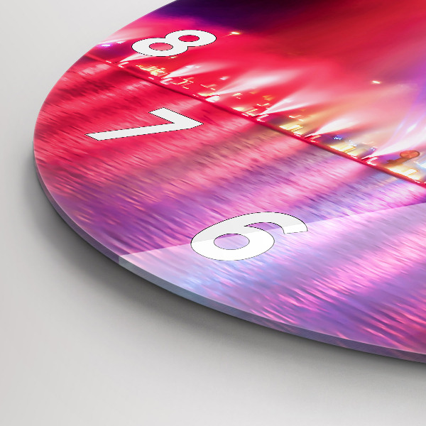 Horloge ronde Fontaine de Wroclaw la nuit