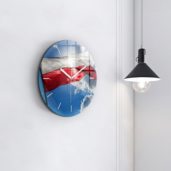 Horloge ronde Le drapeau polonais contre le ciel