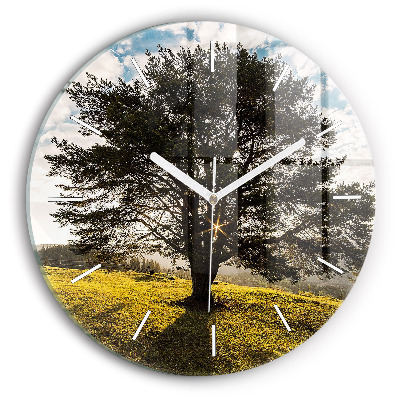 Horloge ronde Un arbre sur une colline