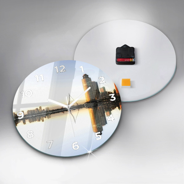 Horloge ronde Une ville sur la rivière