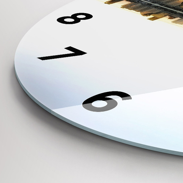 Horloge ronde Une ville sur la rivière